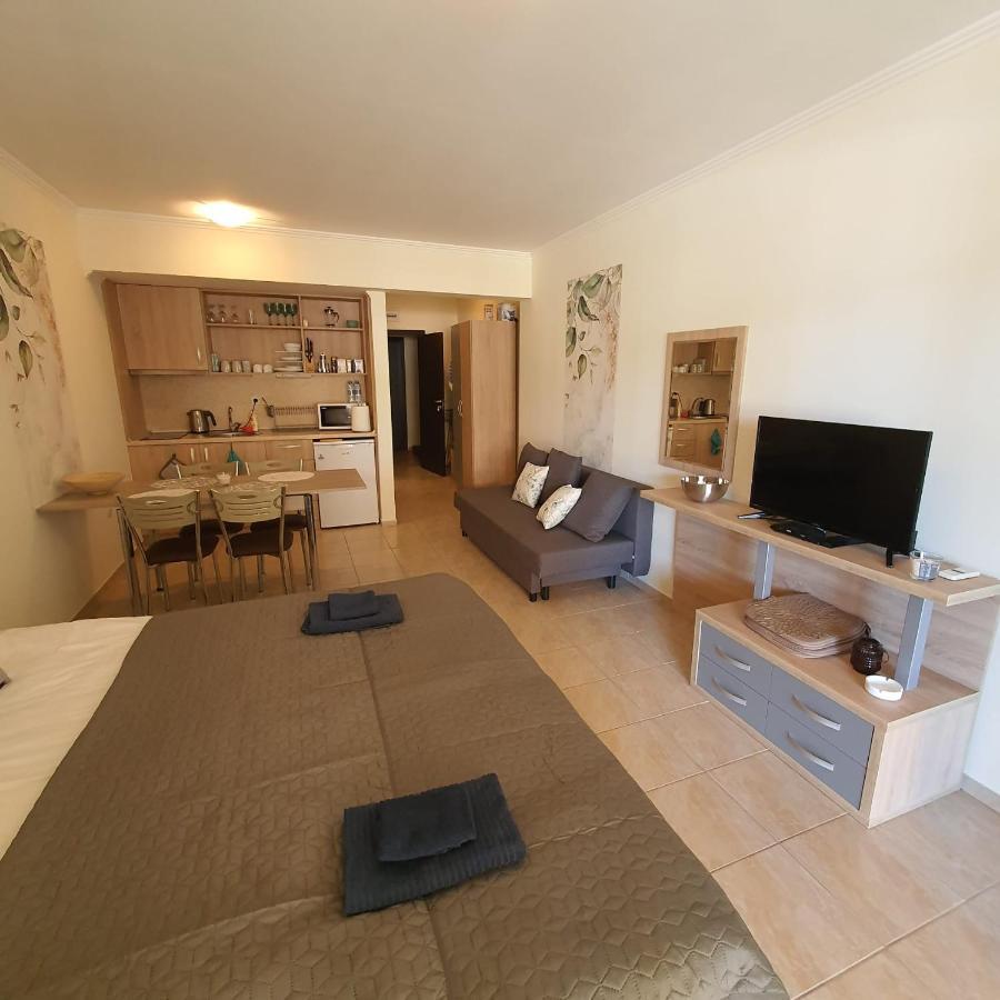 Andalucia Beach - Sea Viev Apartments Elenite Buitenkant foto