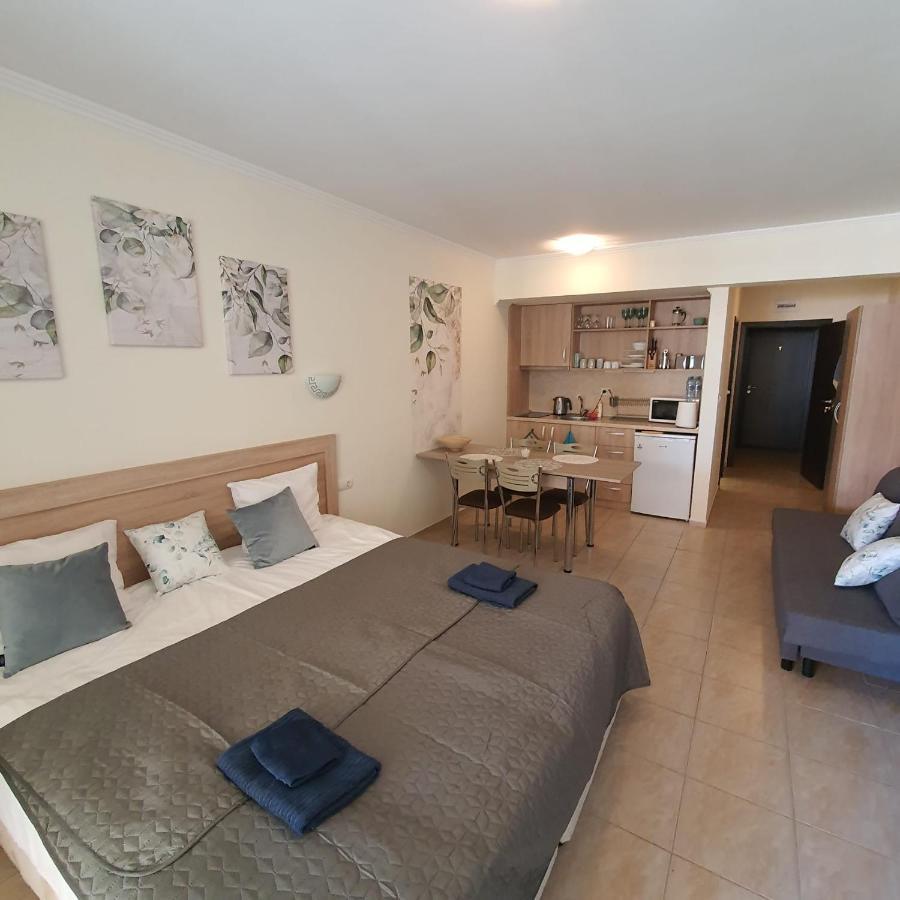 Andalucia Beach - Sea Viev Apartments Elenite Buitenkant foto