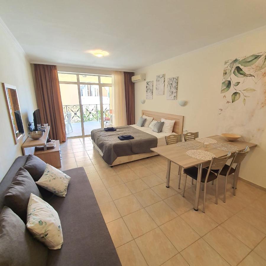 Andalucia Beach - Sea Viev Apartments Elenite Buitenkant foto